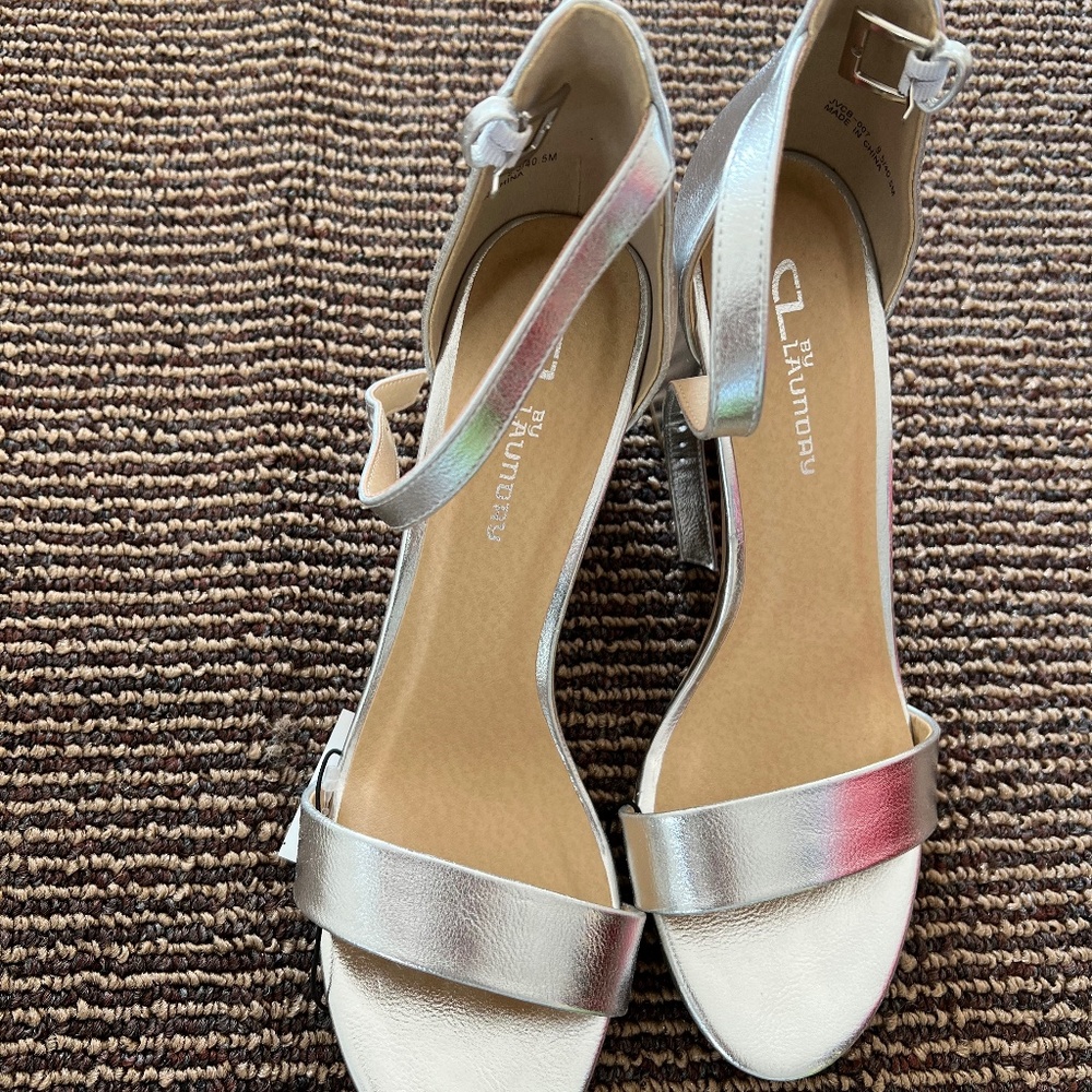 CL by Laundry block heel sandal NWOT